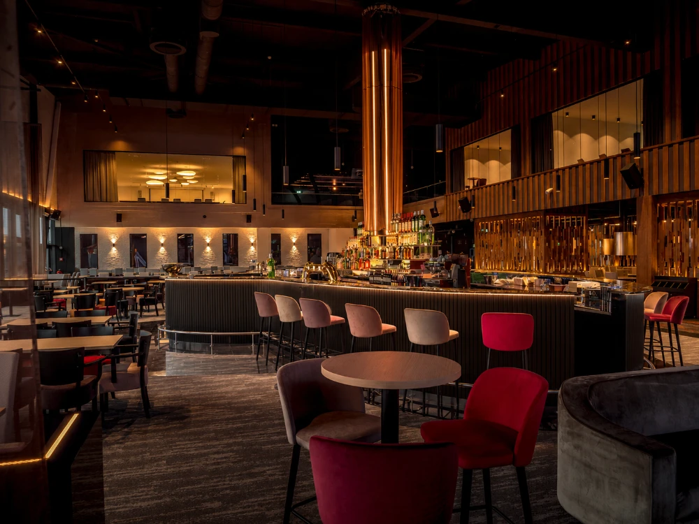 Bar et salle du restaurant du Magic Parc